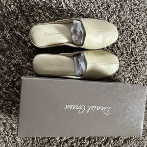 NIB Daniel Green slippers